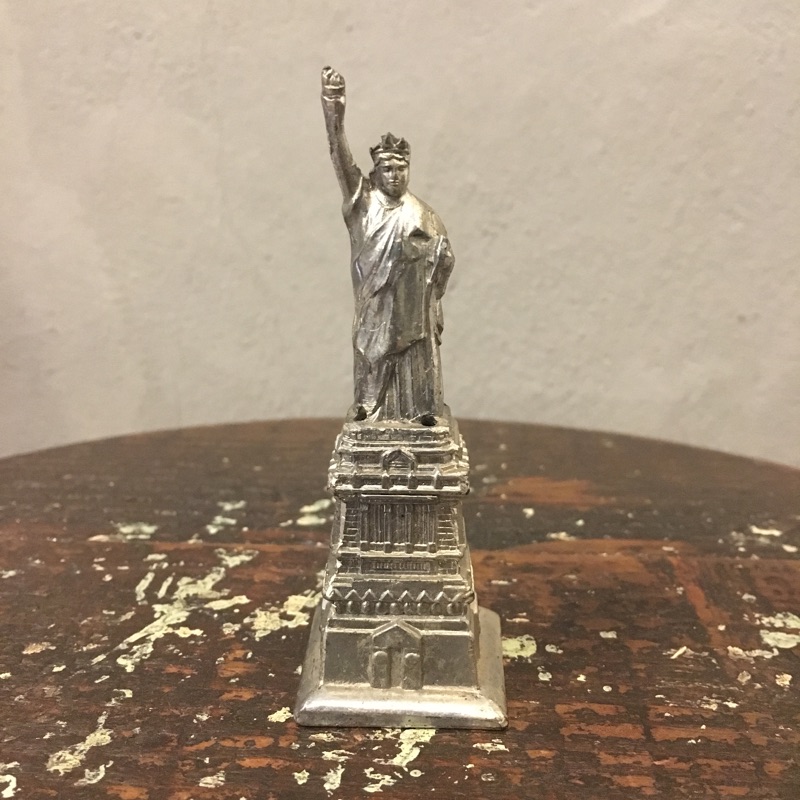 ANTIQUE ”Statue of Liberty & Empire State Building” Solt & Pepper