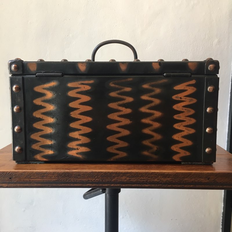 アンティーク雑貨 ERIE ART L CO JAPANNED BOX ANTIQUE “ERIE ART METAL CO.” JAPANNED BOX | SIGNAL GARMENTS